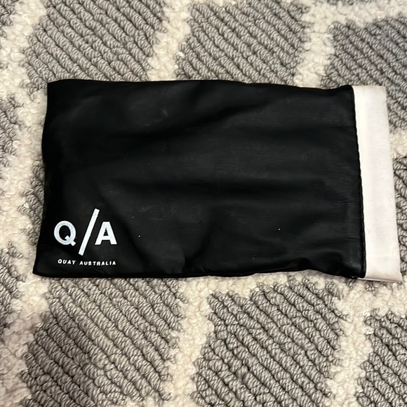 Gently used QUAY sunglasses main image 4